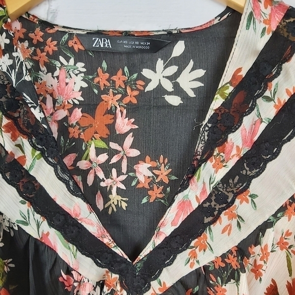 𝅺zara Ruffled Floral print top‎ - Picture 9 of 10
